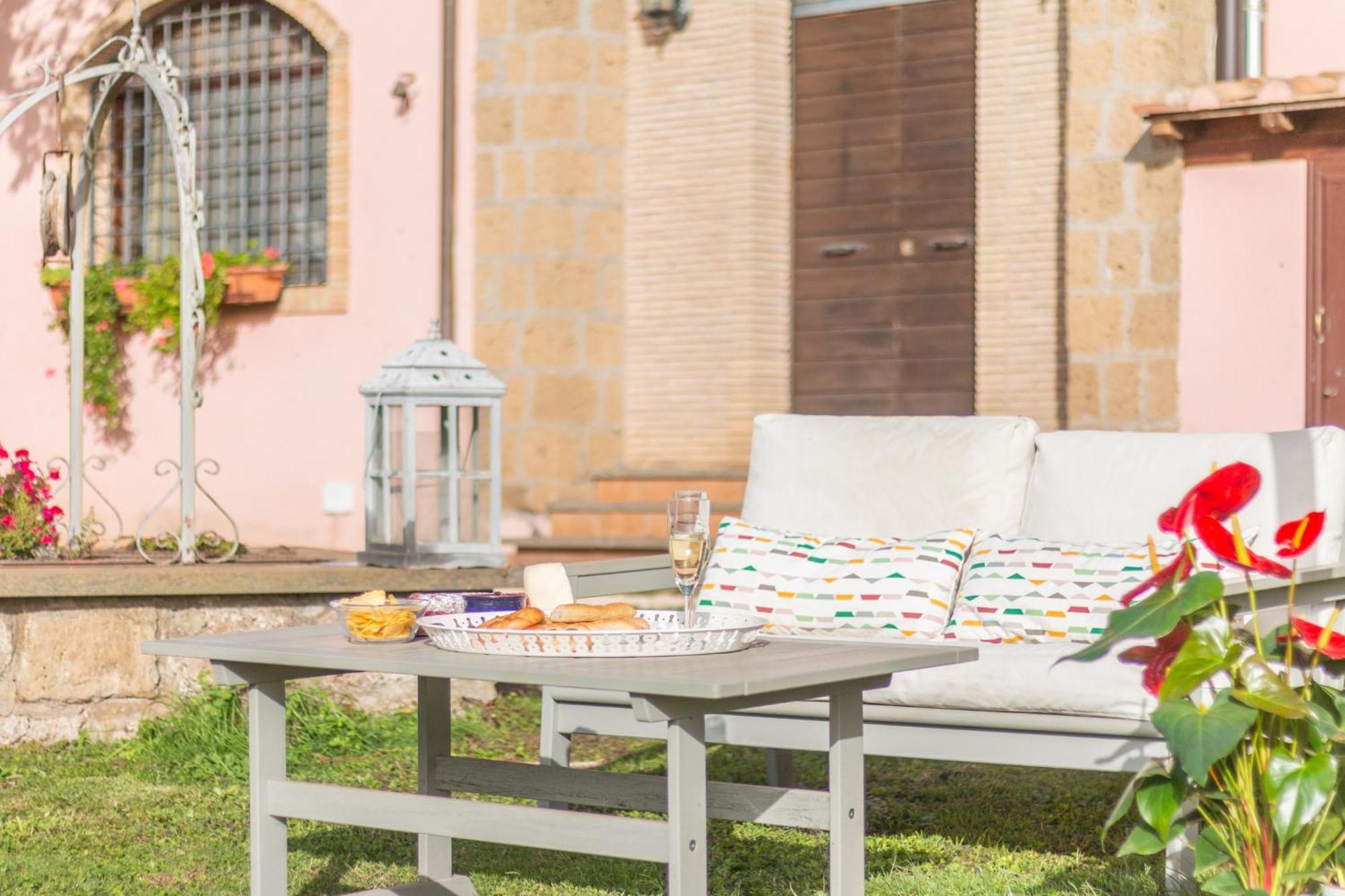 Ai Due Cedri Guest House Capranica Bagian luar foto