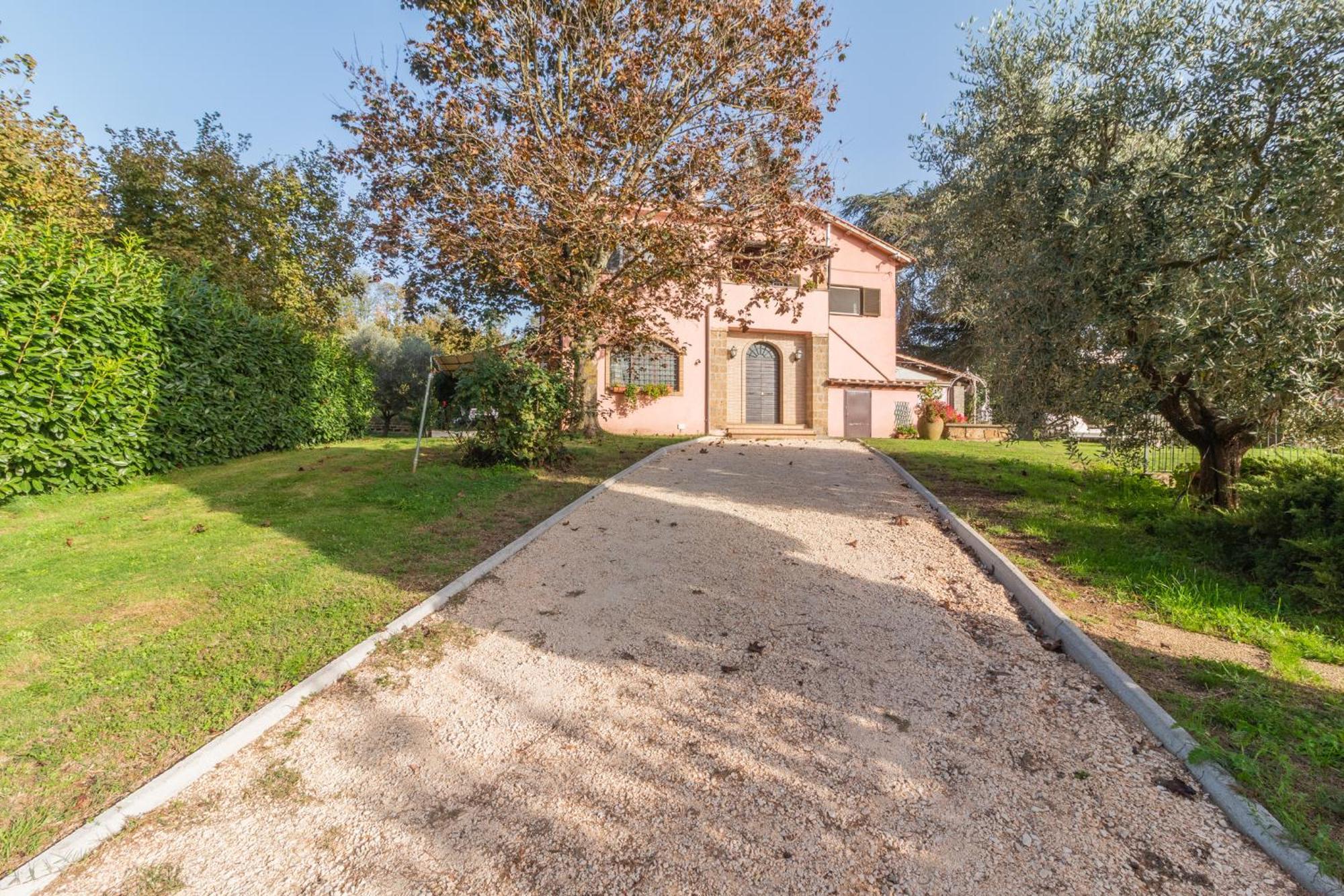 Ai Due Cedri Guest House Capranica Bagian luar foto